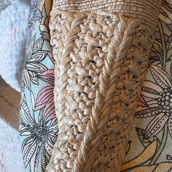 Floral and canvas fold over crossbody, gently used Sakroots - Picture 12 of 16